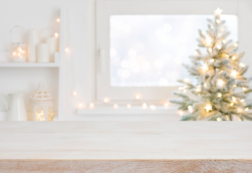 Empty,table,in,front,of,christmas,tree,with,decoration,background